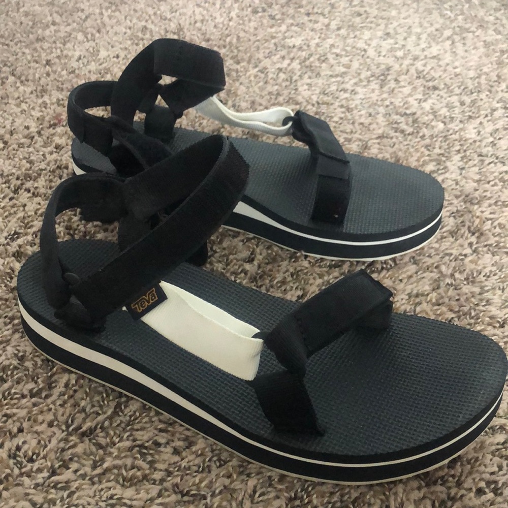 Tevas - worn twice 🤍